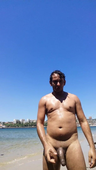 Boy top Amador: Nudismo plajına bayılıyorum