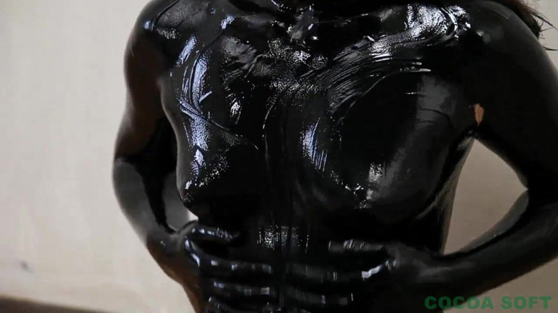 Cocoa Soft: Casting for young Asian girl. Body paint and wet and...