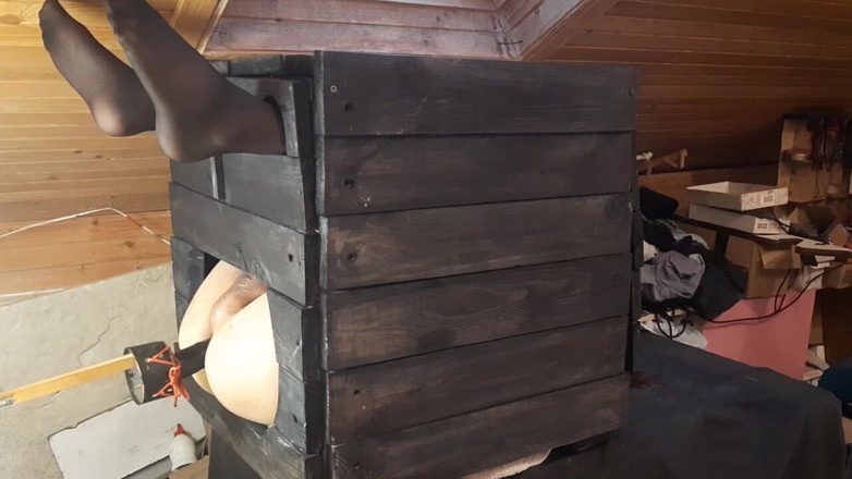 DiiVampy: Trapped in a Crate - Machine Anal Fuck