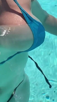 Artemisia Love Sexy Bikiny Velká prsa Podvodní fetiš u bazénu