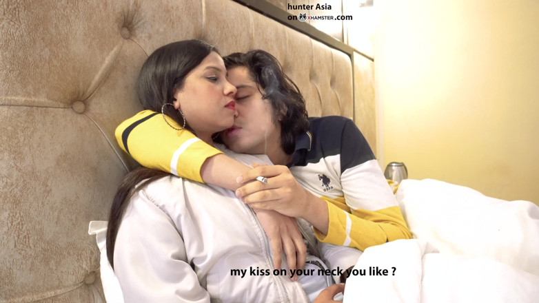 hunter Asia: paraayi larki ko apne bedroom men laakar uski choot chodi