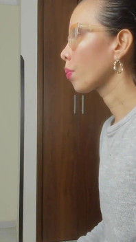 Une Latina Pulpeuse Se Masturbe En Rentant Du Travail Pour Soulager Son Stress