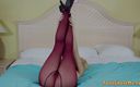 Pantyhose me porn videos: Голді Ортіс у фіолетових колготках і на підборах дражнить і веселиться соло