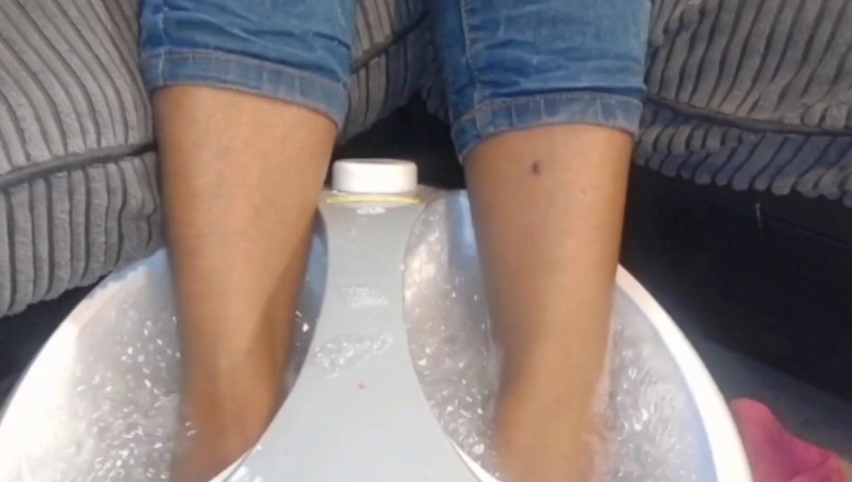 Simp to my ebony feet: faltige sohlen, wichsanleitung
