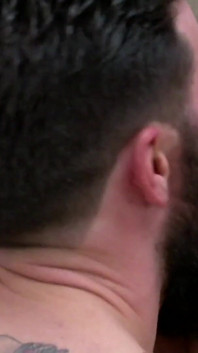 Vykuchej mého gay ptáka, lízej mi oholený zadek a dej mi nehty do zadku