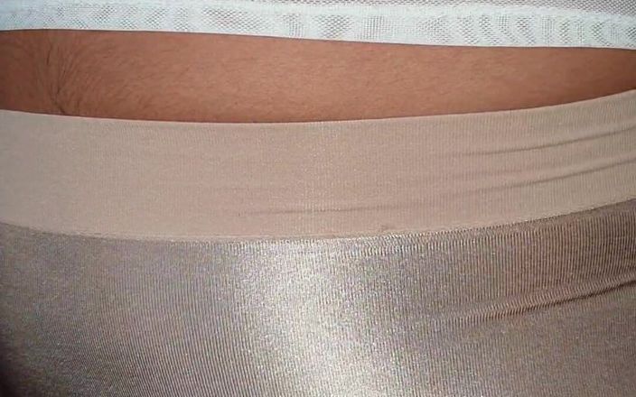 Sexy shinny clothes: Gonna liquida di raso e slip di nylon