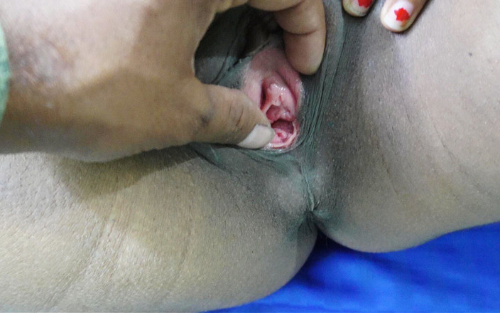 Neha bhabhi0832: Adik ipar menari berbogel di hadapan abang iparnya