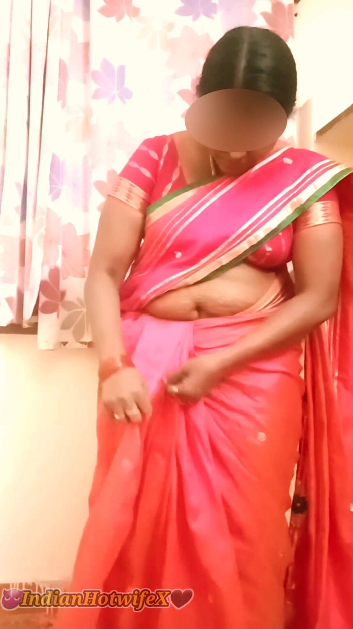 RenuRaj: Latha si istri super semok india yang lagi sange menggoda...