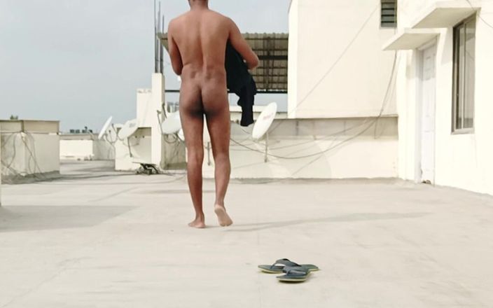 Horny hunk: Terrace Naked Masturbation and Cum