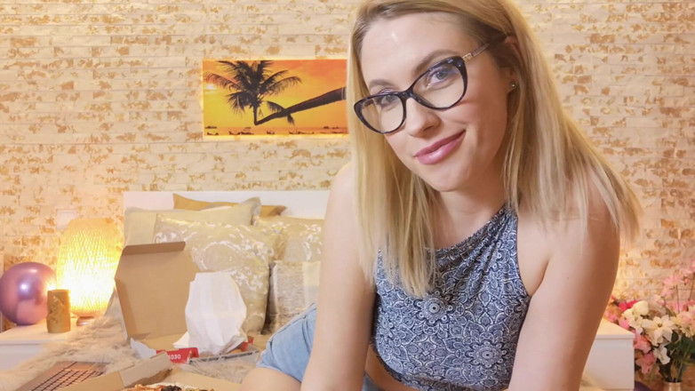 Erotic Tanya: Eu quero vê-lo morrer de fome!