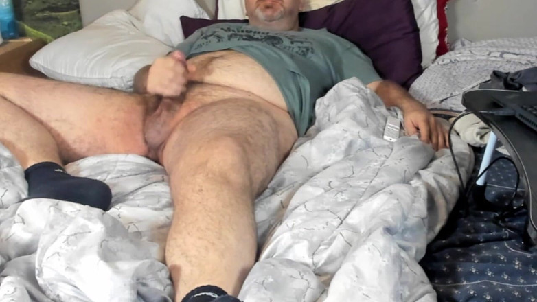 ChubbyDaddyBearLuka: 毛むくじゃらの太ったクマがローションとセックスおもちゃでオナニーし、その後手に射精する。