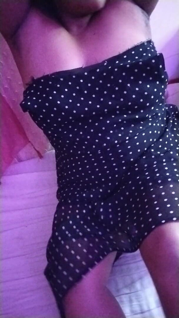 HotGirl21: Heiße desi-mädchen zeigen hier körper mit schwarzem stoff.