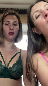 Pure lingerie, eindeloze niezen en plagend bewegingen
