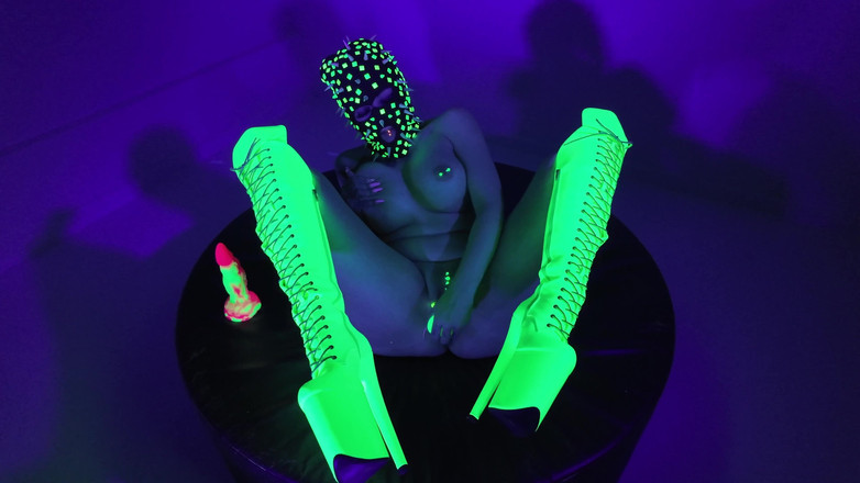 EdgesOfReality: Neon Scopa Solo Rave