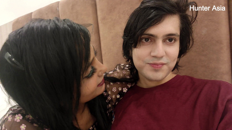 hunter Asia: Milf esposa traindo seu marido com um jovem namorado