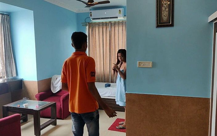 BengaliPorn: Model india menggoda cowok hotel sampai berakhir bahagia di kamar...