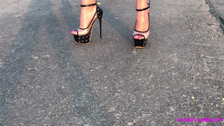 Goddess Lena: Plateau high heel walk