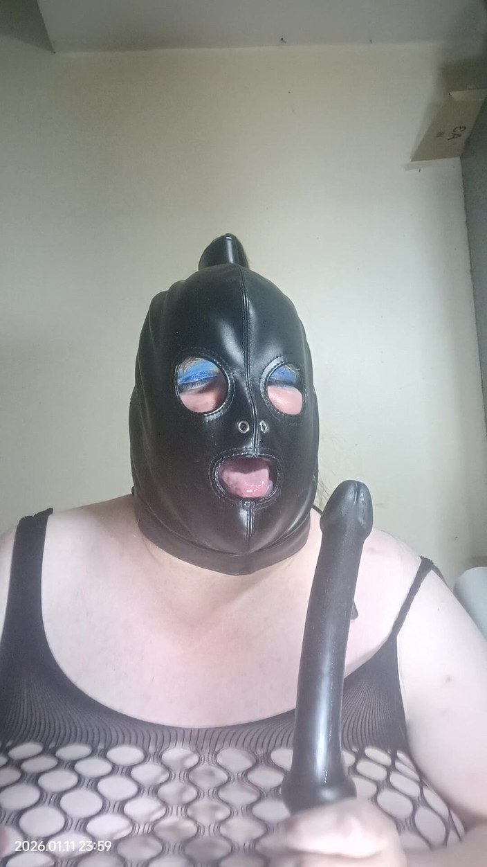 Stephanie-Nicole-TV: BBW TV Sucks Dildo and Slaps Her Cheeks with It...