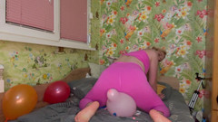 Putarankahotmilf: Balões soprados e pop em leggings rosa