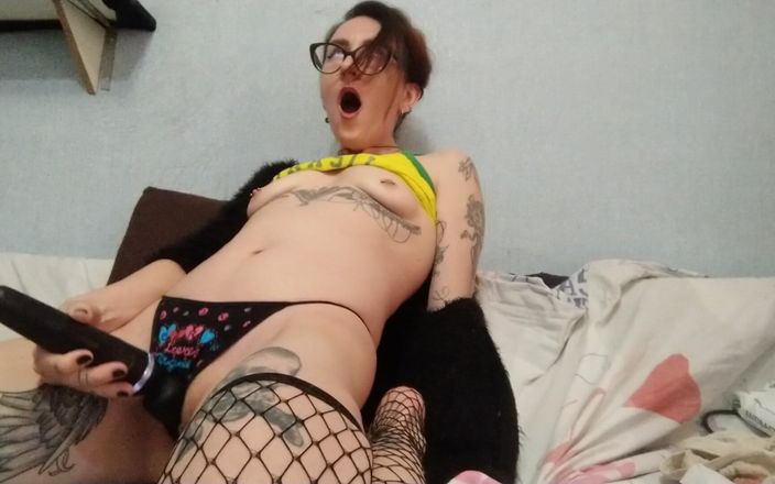 HellENXxOo: Super geile masturbatie en intens orgasme