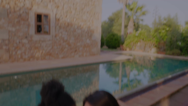 Yeri Blue: Kurva Dva Američtí Přátelé V Bazénu