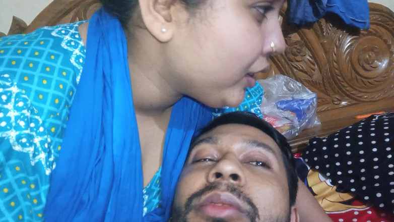 Desi Video BD: Bhabhi figure seksi panas Bangladesh dengan teman lelaki nakalnya