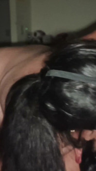 Nuit seule, j’embrasse les gros seins magnifiques de ma femme