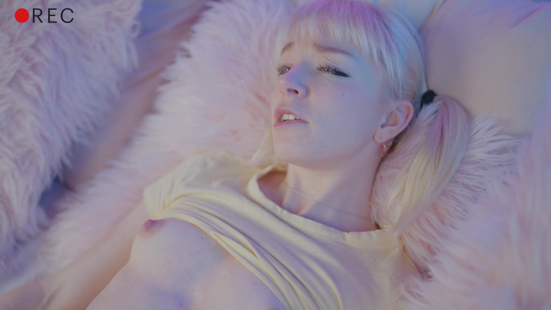 Jolie Lyon: Учитель шпилю мою киску перед камерой