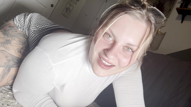 ChandlerKnight: Giantess: bilim adamları küçük bir adam üzerinde deney yapıyor