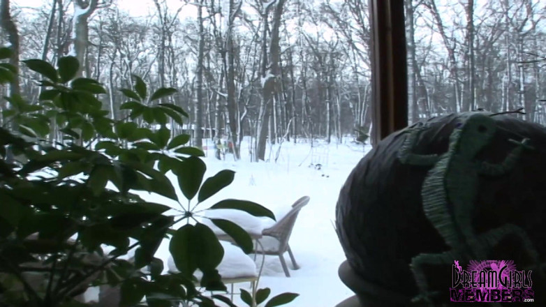 Dream Girls: ホリーは彼女のタイトなスナッチを指で振動させます