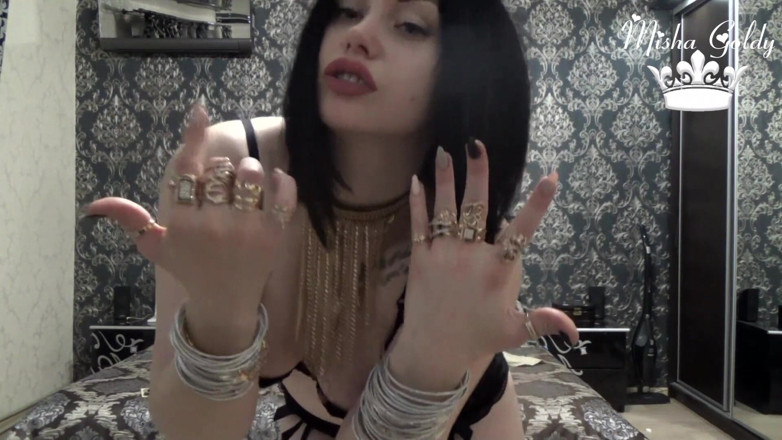Goddess Misha Goldy: Striptease &amp;smyckefetisch!