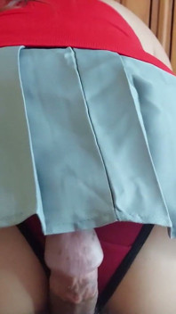 Assjob dengan seluar dalam merah comel dia membuatkan zakar saya menitis, tetapi dia terus menggeselnya