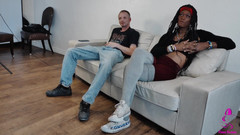 Fiona Fortune: Paroháč černá Sissy čistí a obsluhuje manželku bwc bílého býka milence