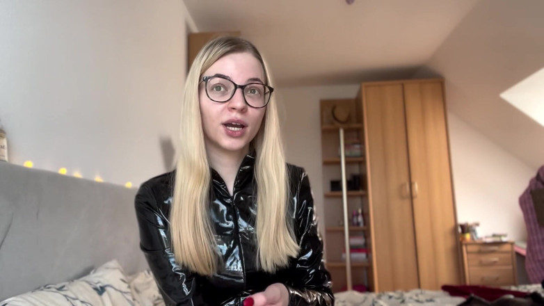Goddess_Bella_Rae: Tu te sens mal au fait d’être une bêta ? Cette...