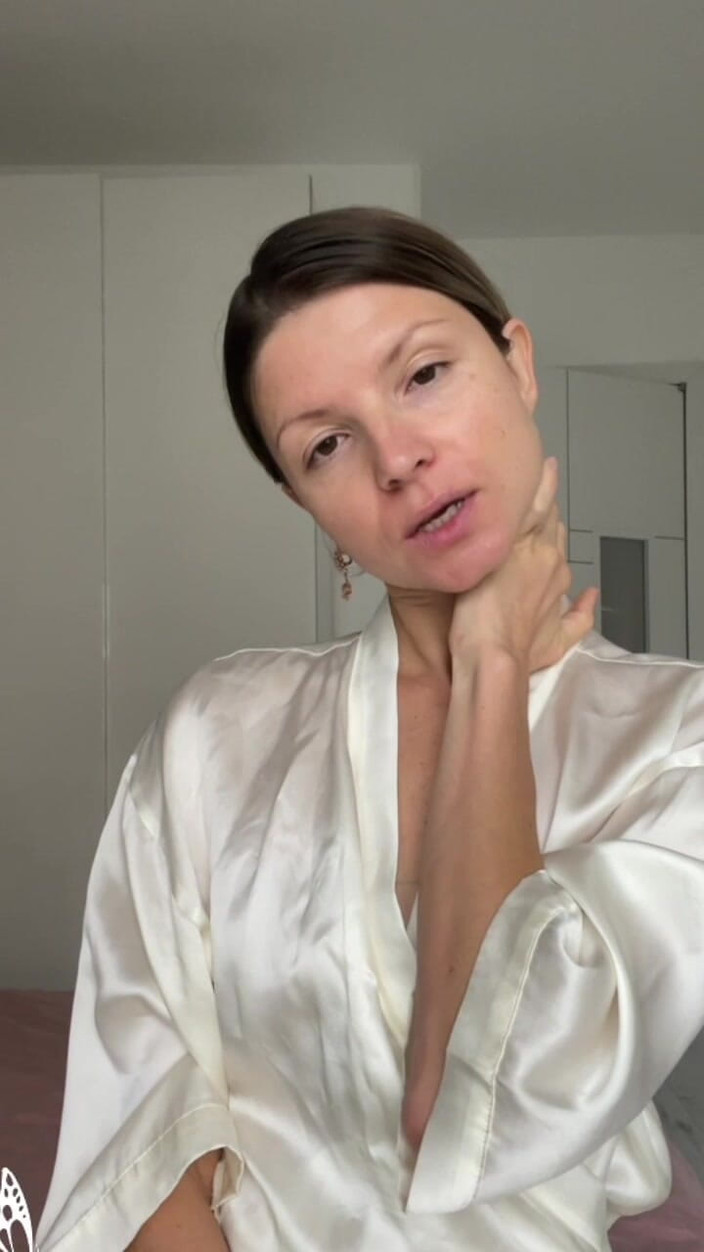 Gina Gerson: Handjob Pagi Solo