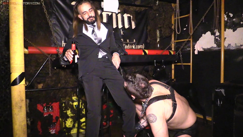 Macho factory: Жорсткий бдсм секс.