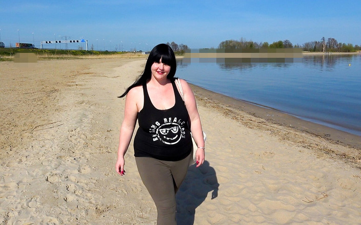 Andy Star: Puta privada al aire libre chupa pollas de extraño en...