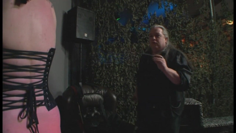 Absolute BDSM films - The original: Humillantes azotes y chupando polla