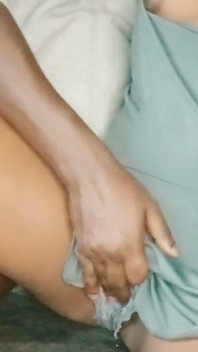 Hermanastro Juega Con Sus Hermanastras Tetas Y Coño Vestido