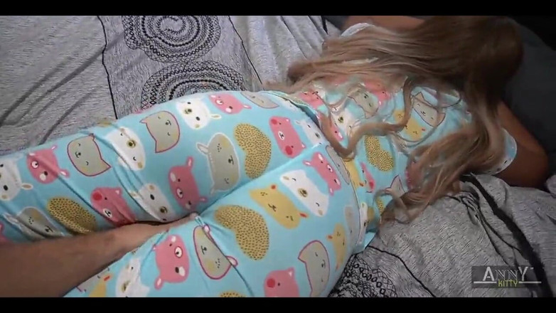 Anny Kitty: Me duele el culo, cariño! Sexo anal casero real con...