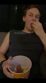 Quer comer pipoca comigo?