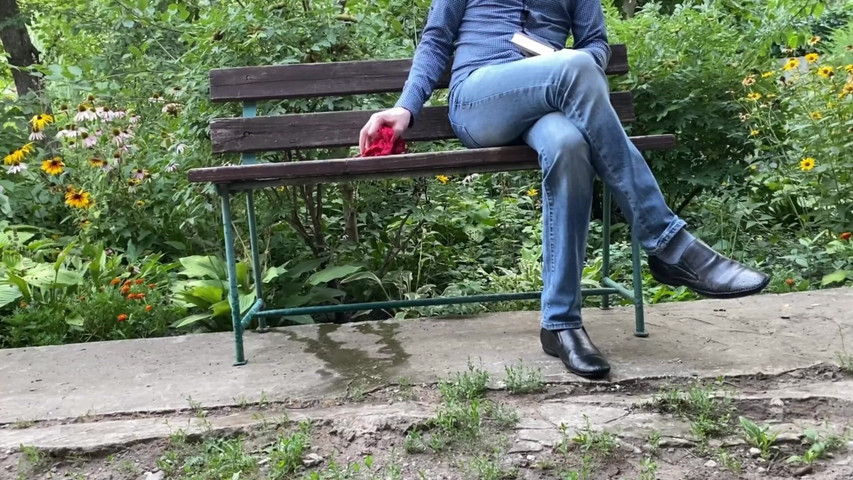 Mother-in-law with a Huge Sexy Ass Pisses Next to Me (Our Fetish Life)