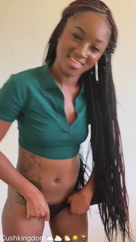 La sexy ebano viene intervistata poi succhia il mio grosso cazzo nero!