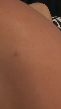 Três em casa cena-4_busty morena milf em sexo a três anal com sua babá e seu marido