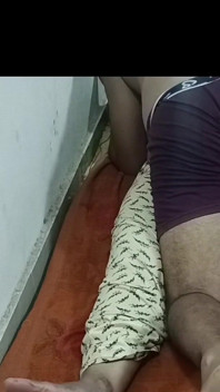 Punjabi Bhabhi assistindo TV foi recusada a ser fodida