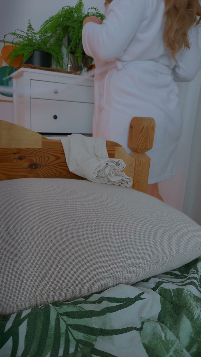 Mrs Wetslavs: Một máy bay bà già mũm mĩm mặc đồ lót ren...