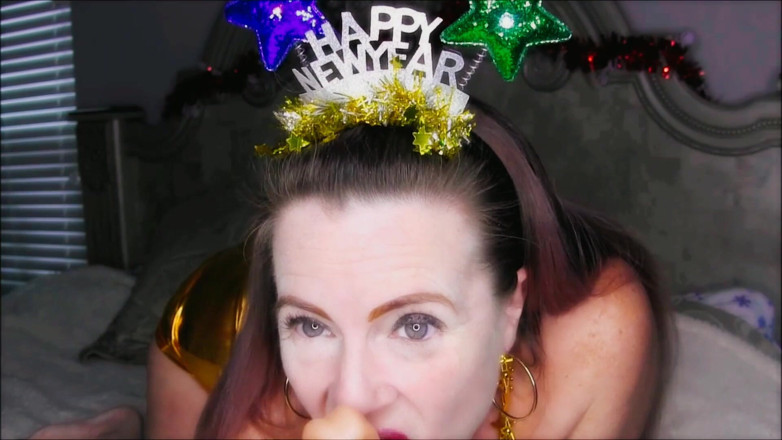 Nikki Nevada: Happy new years 2022! Gold dress flashing tiara masturbation and joi