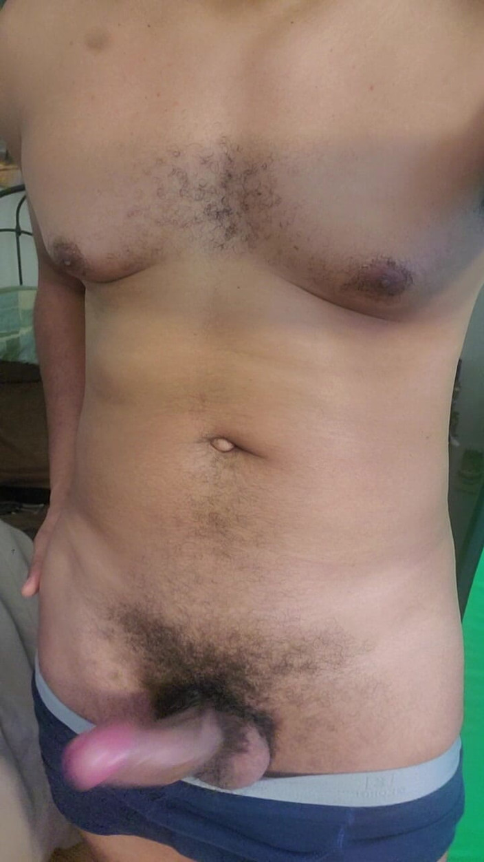 Browndicksavior: ลูบควยฉันก่อนทํางานต้องน้ําแตกมาก