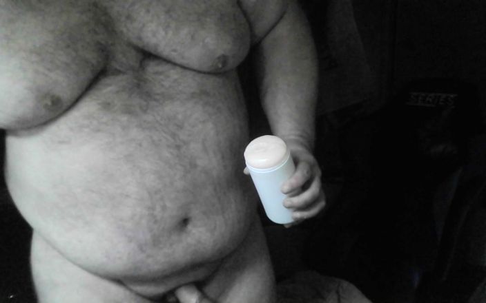 Jerking Perv: Fotto una figa finta e masturbo forte il mio cazzo...