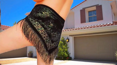 Kitty_Cross: Nádherná Shemale Drží balónek ve tvaru srdce hravě